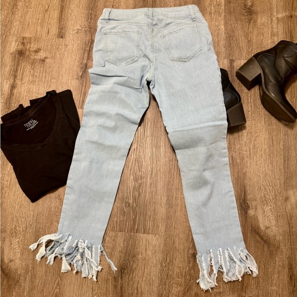 Custom hand-painted jeans - Picture 10 of 13